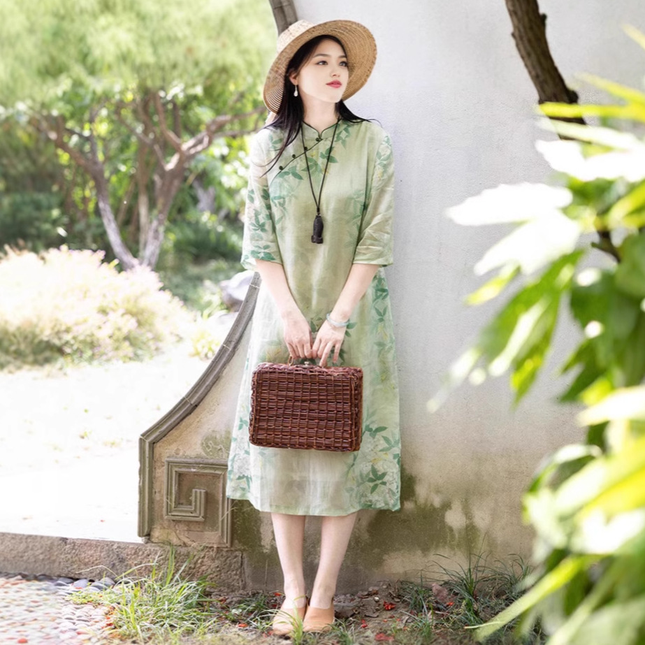 2025 Summer New style artistic and retro printed cotton and linen dress, women's ramie Chinese-style button-up floral modified cheongsam details Picture