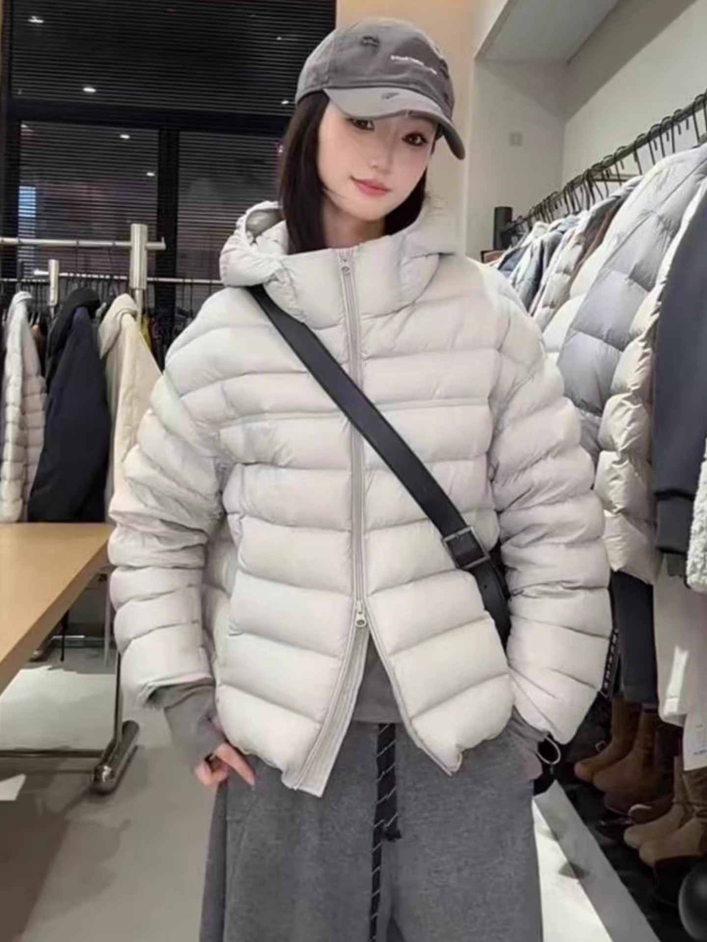 Hooded short down jacket with ribs for women, light and warm in winter, loose, fashionable and versatile white duck down casual coat pic 6
