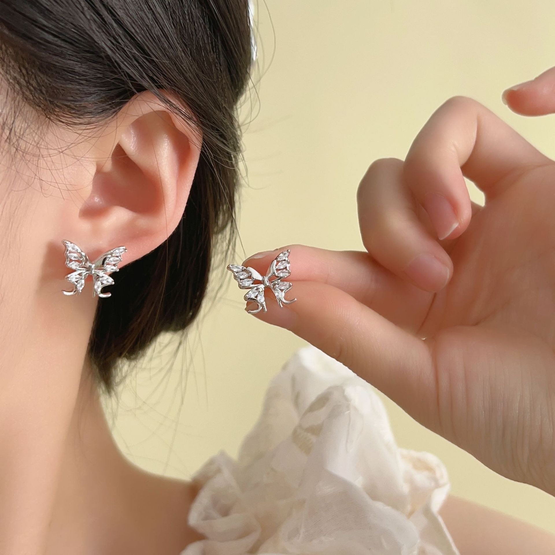 镂空蝴蝶锆石耳环女微镶高级感简约耳钉2024新款爆款网红百搭耳饰详情7