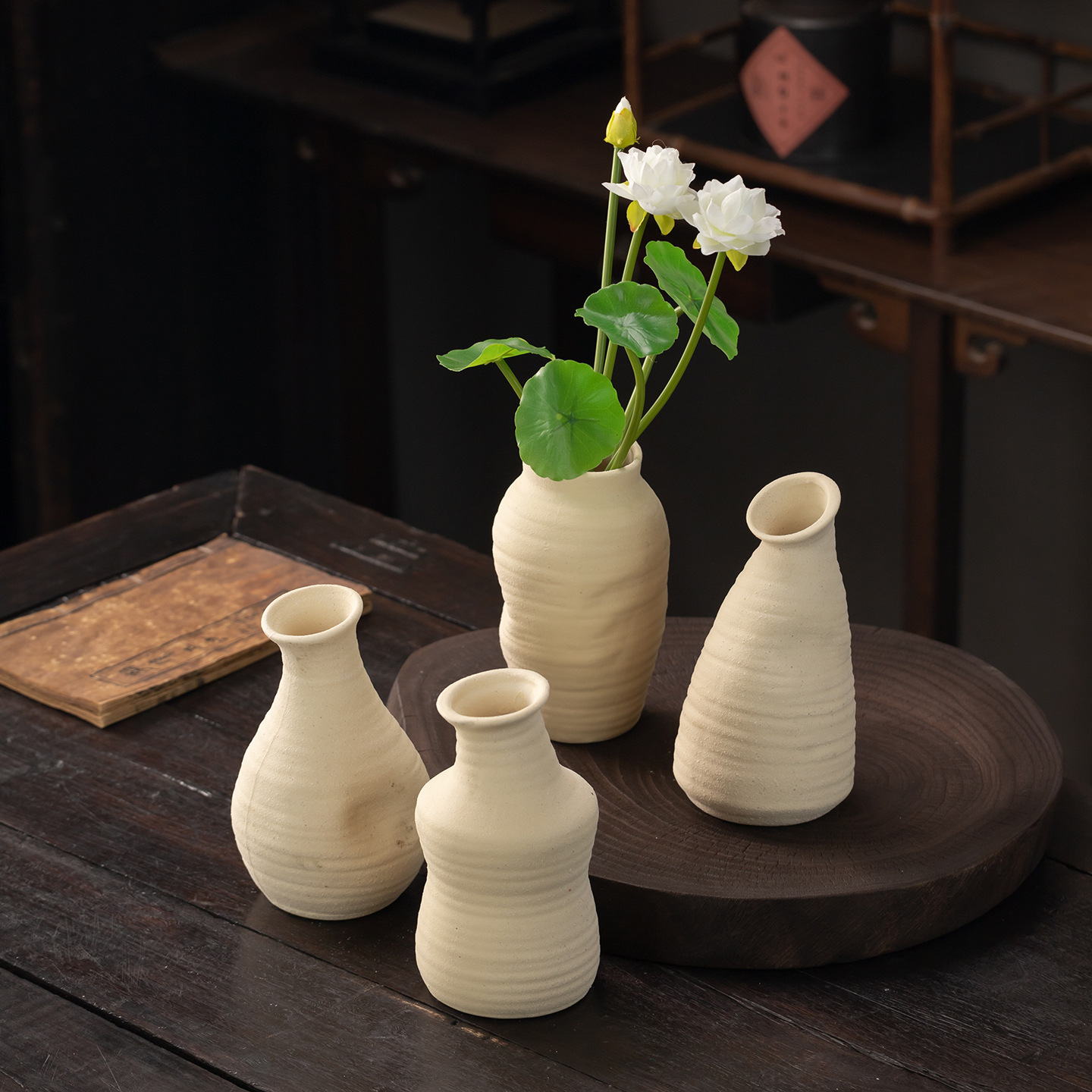 Retro Nordic minimalist vase, creative ins dried flower table, flower arrangement, creative decorative items for home living room Application Scenario