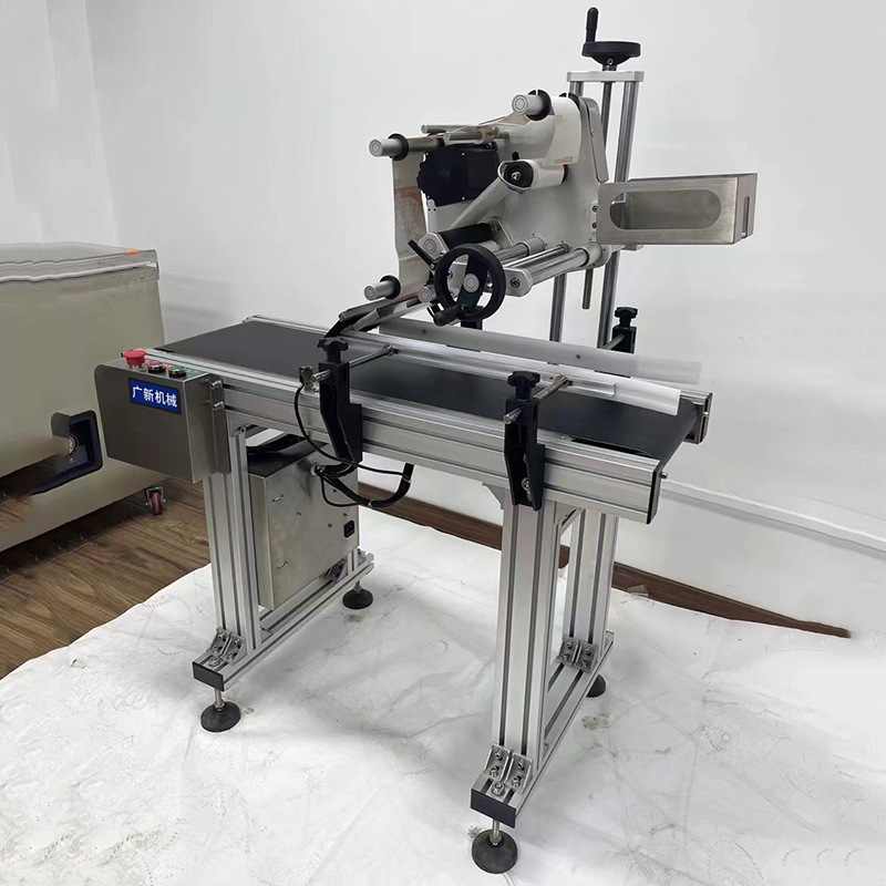 Guangxin Express Surface Single Labeling Machine Bubble Bag Carton Board Posting Machine E-Commerce Express Single Automatic Posting Machine details Picture