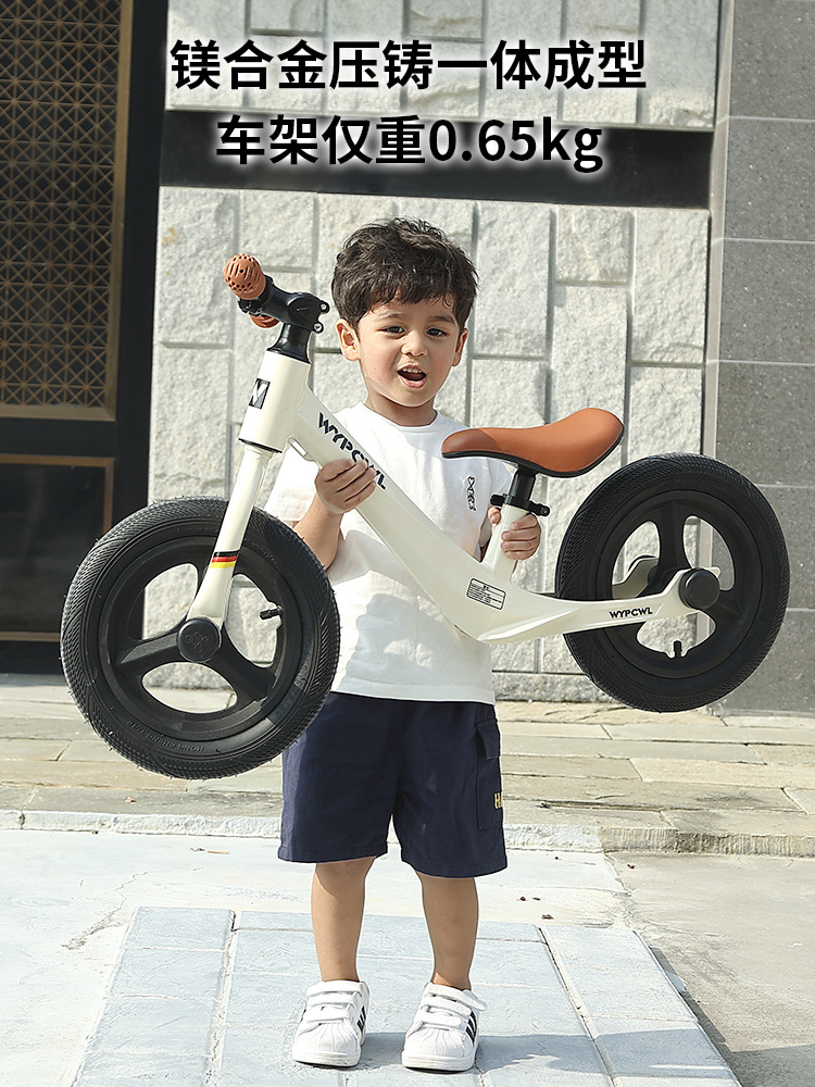 Magnesium Alloy Children's Balance Car Without Pedals 1-6 Years Old Yo-Yo Car Two-Wheeled Baby Sliding Walker Application Scenario