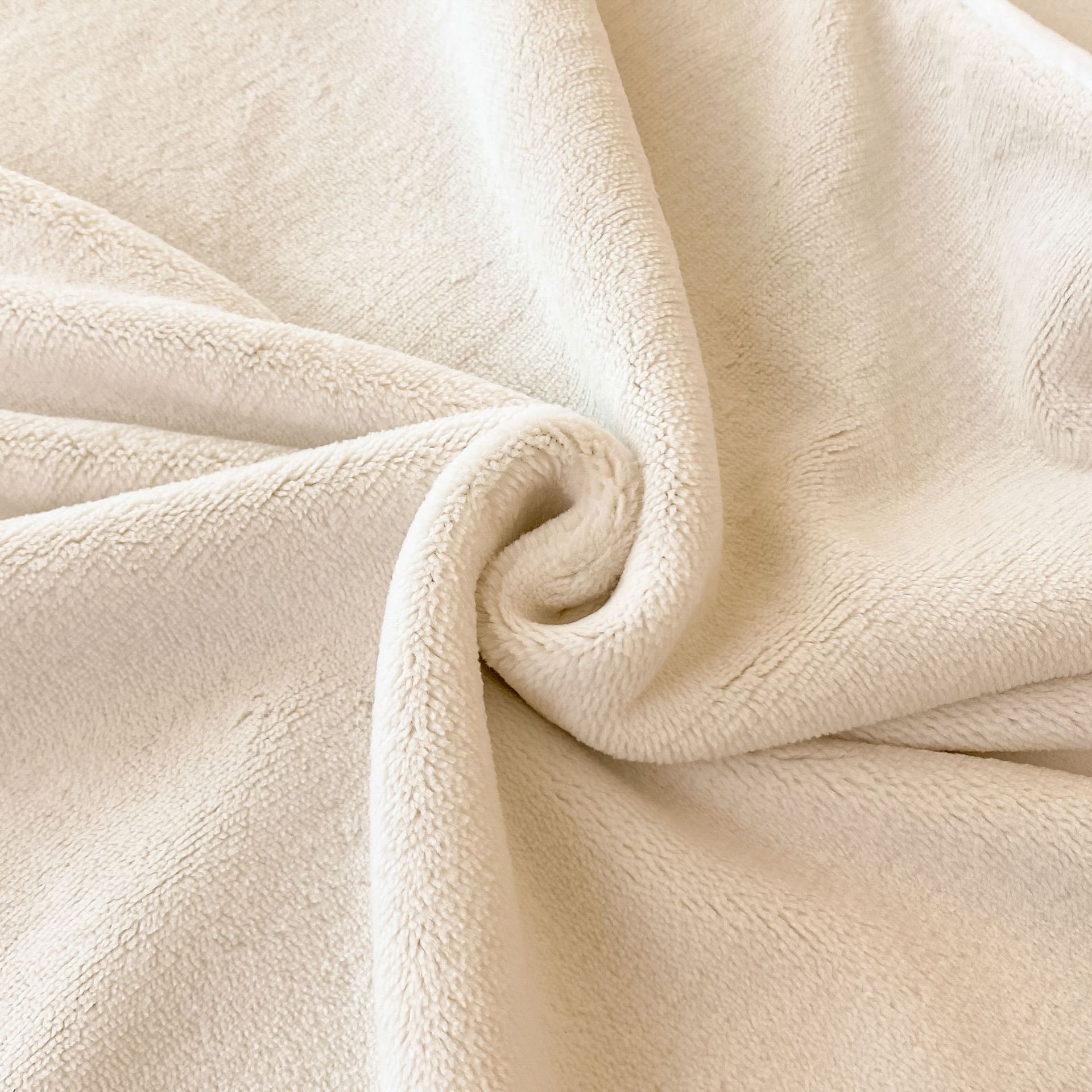 Solid Color Light Luxury Embroidery Milk Velvet Four-Piece Double Set Thick Coral Velvet Duvet Cover Autumn And Winter Golden Sable Velvet Bed Sheet Application Scenario