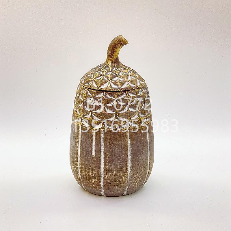 European-style light luxury electroplated gold checkered metal general jar art storage jar model room hotel decoration vase Application Scenario