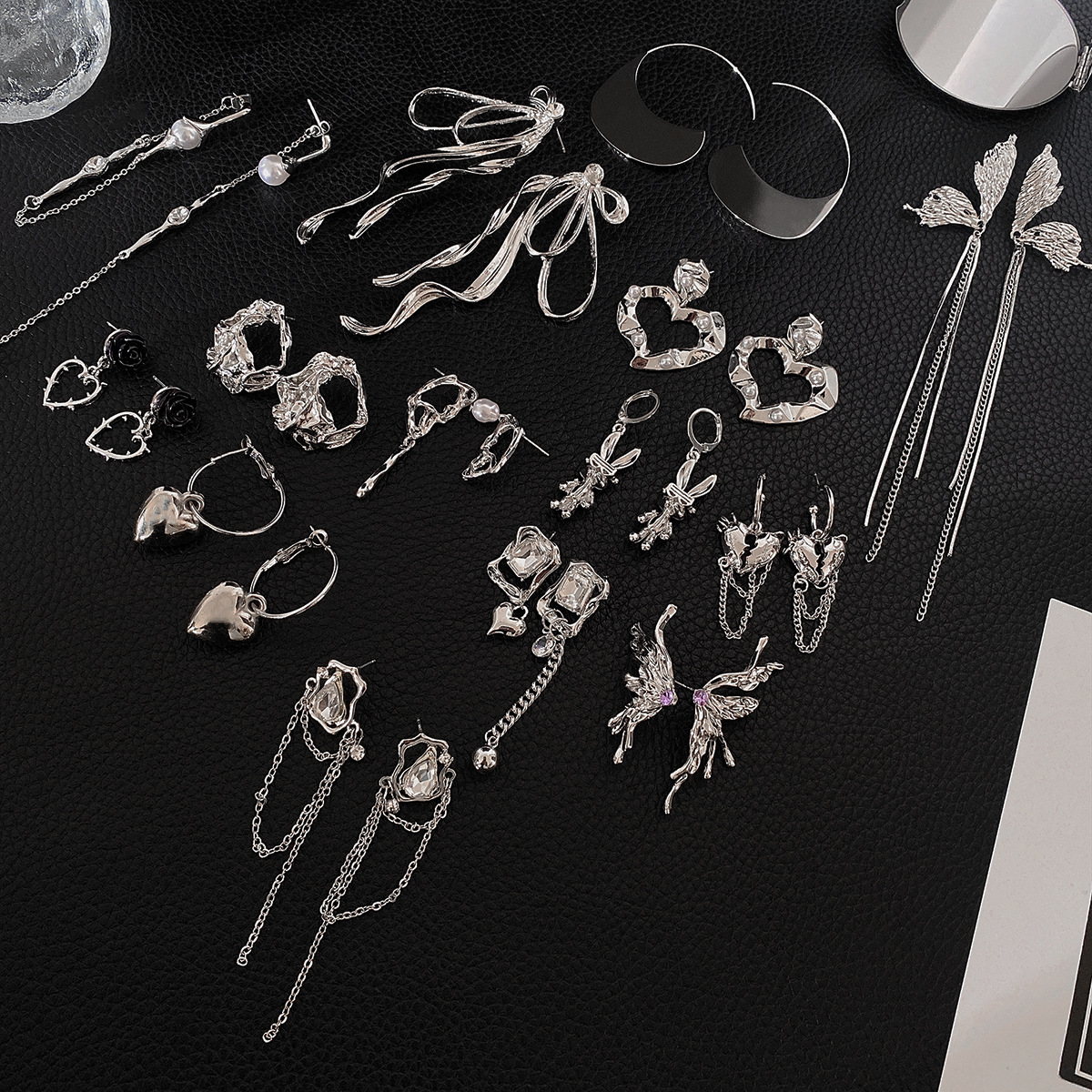 925 Silver Needle New heart-shaped tassel earrings, women's retro style, light luxury and high-end feel, small and niche earrings and accessories wholesale pomelo ear Application Scenario