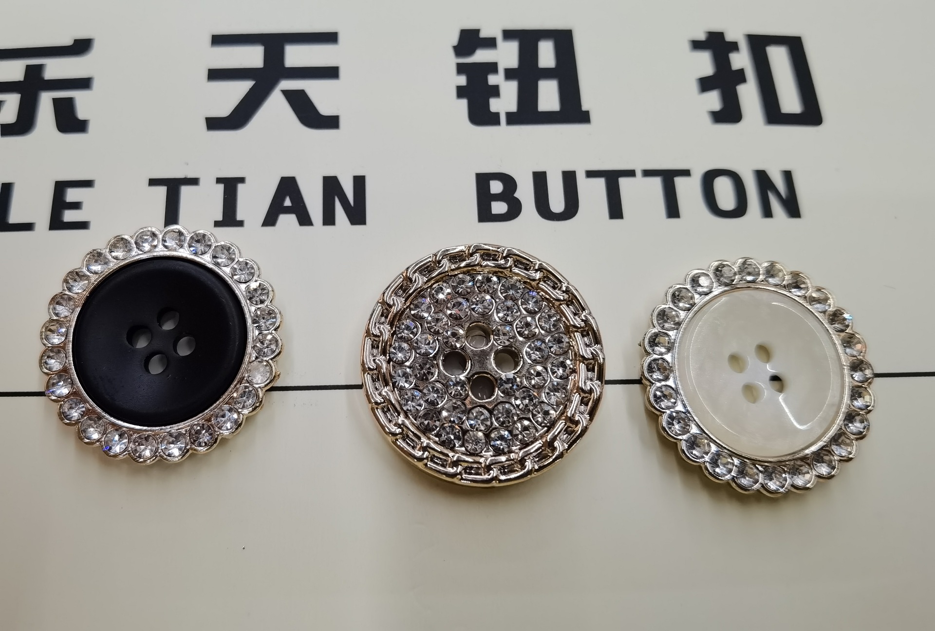 Metal pearl round button cardigan, sweater, windbreaker, chanel-style diamond-encrusted button coat, versatile buttons details Picture