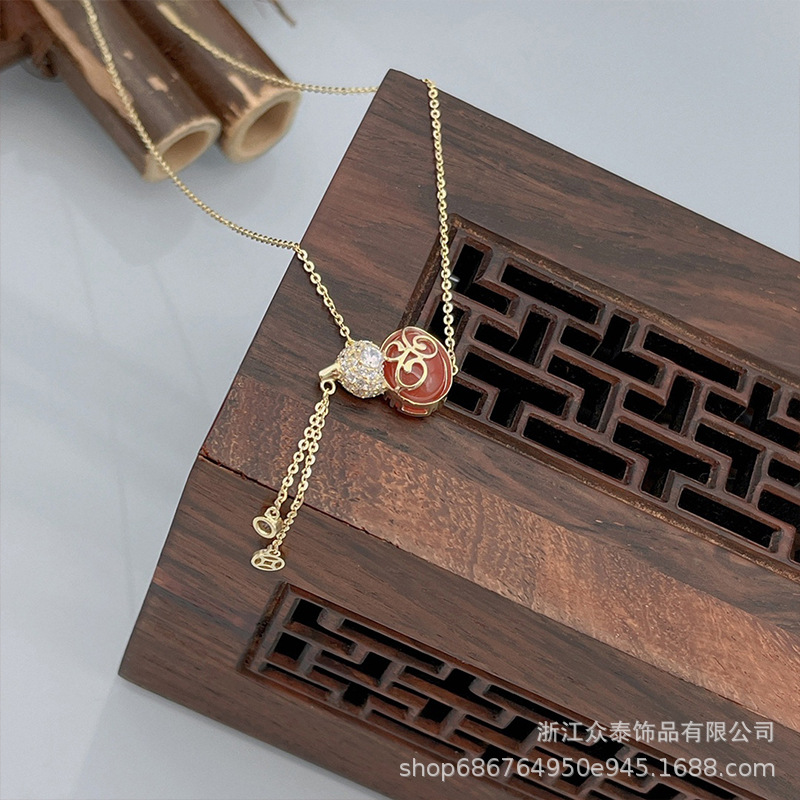 South Red series Sichuan Daliangshan south red necklace clavicle chain inlaid with zirconium retro atmosphere high-grade sense pendant collar Application Scenario