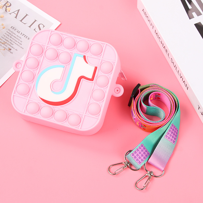 Cross-Border New Tiktok Children's Silicone Purse Rat Killer Pioneer Press Bubble One-Shoulder Diagonal Backpack Decompression Package Application Scenario
