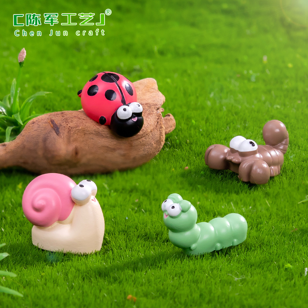 Moss micro-landscape creative caterpillars, snails, insects, garden landscaping diy decorative accessories, mini ornaments Specification image