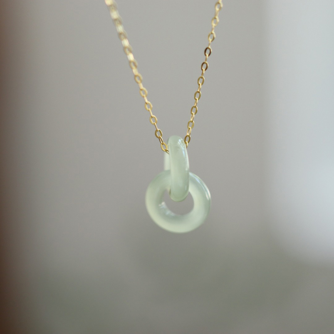 S925 silver-gold-plated necklace, original design, Hotan Jade Girl collarbone chain, fashionable and elegant necklace collection, direct supply from the manufacturer Application Scenario