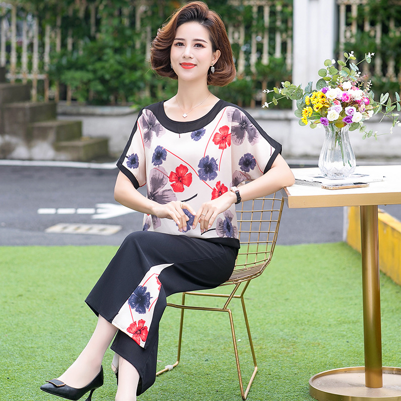 Mom's summer stylish chiffon top two-piece set 2024 new short-sleeved T-shirt for middle-aged and elderly women wide-leg pants set Application Scenario