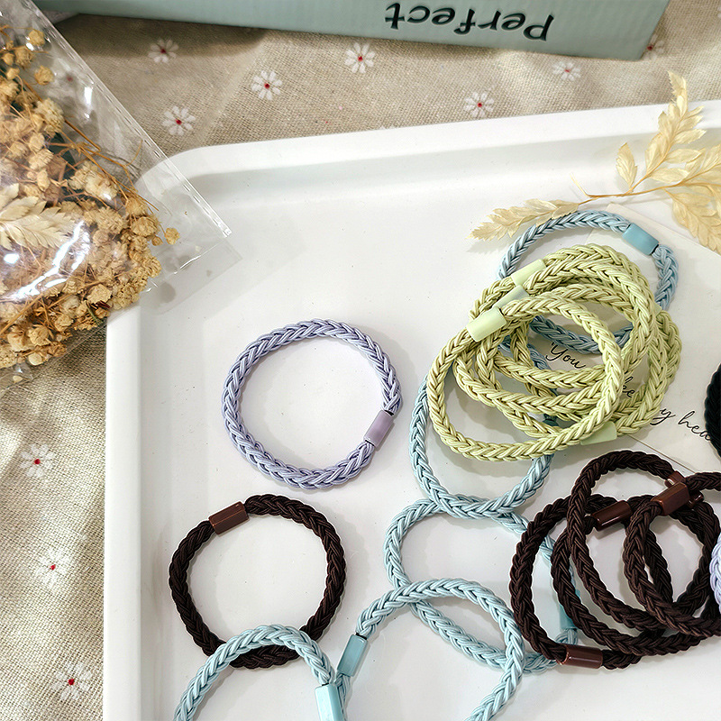 The basic hair band is highly elastic and durable. It can be used to tie a ponytail or hair. There are rubber bands, leather straps, hair ties, and leather straps for women. New style for 2025