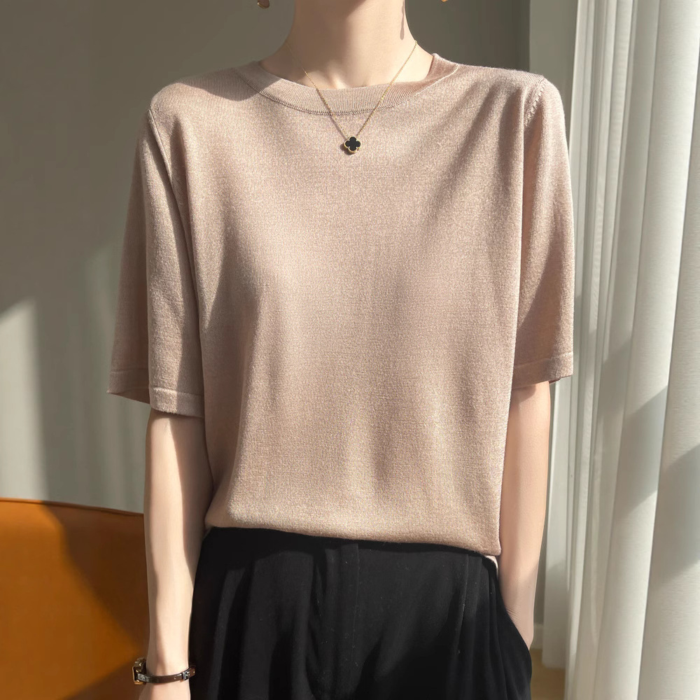 Wear a macaron-colored Tencel wool short-sleeved shirt inside with a half-sleeved solid-colored, fashionable, loose round-neck knitted T-shirt for women Application Scenario