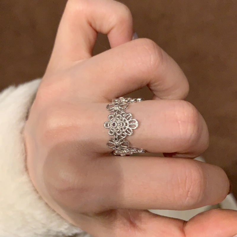 Francés ligero lujo vintage bucilati flores encaje corona calado anillos estilo corte sensación de diseño delicados anillos