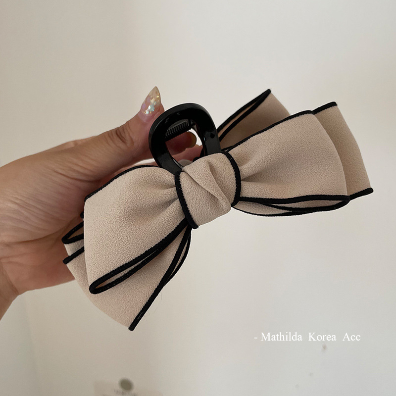 Korean autumn and winter new fashionable black and white bow large bun hair clip, outdoor girl shark clip hair clip accessory pic 5