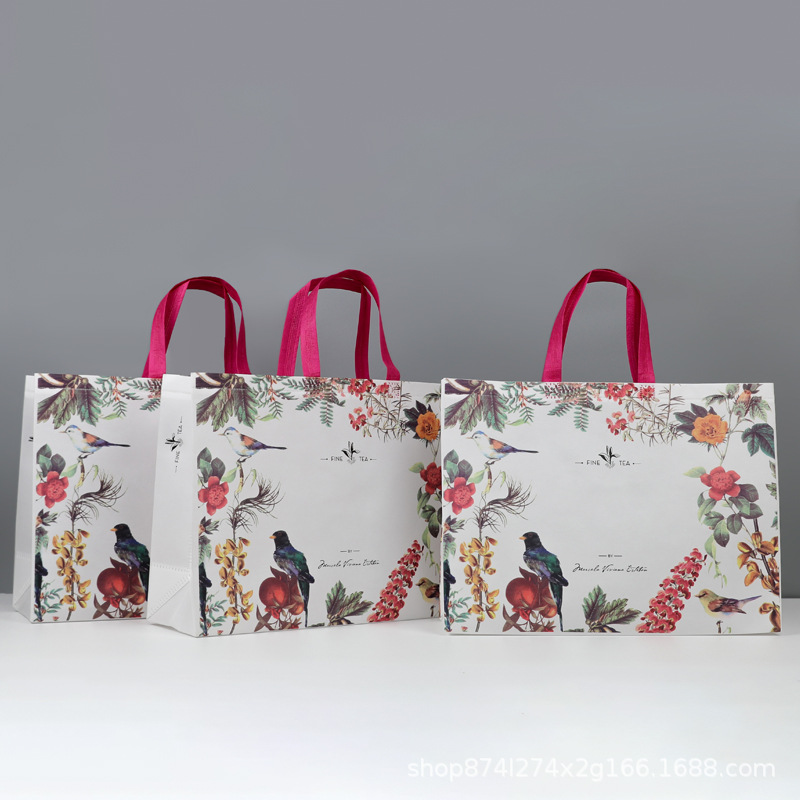 Wholesale non-woven fabric handbags in stock. Fashionable clothing store promotional handbags. Laminated hand-held bags can be printed with logos Application Scenario