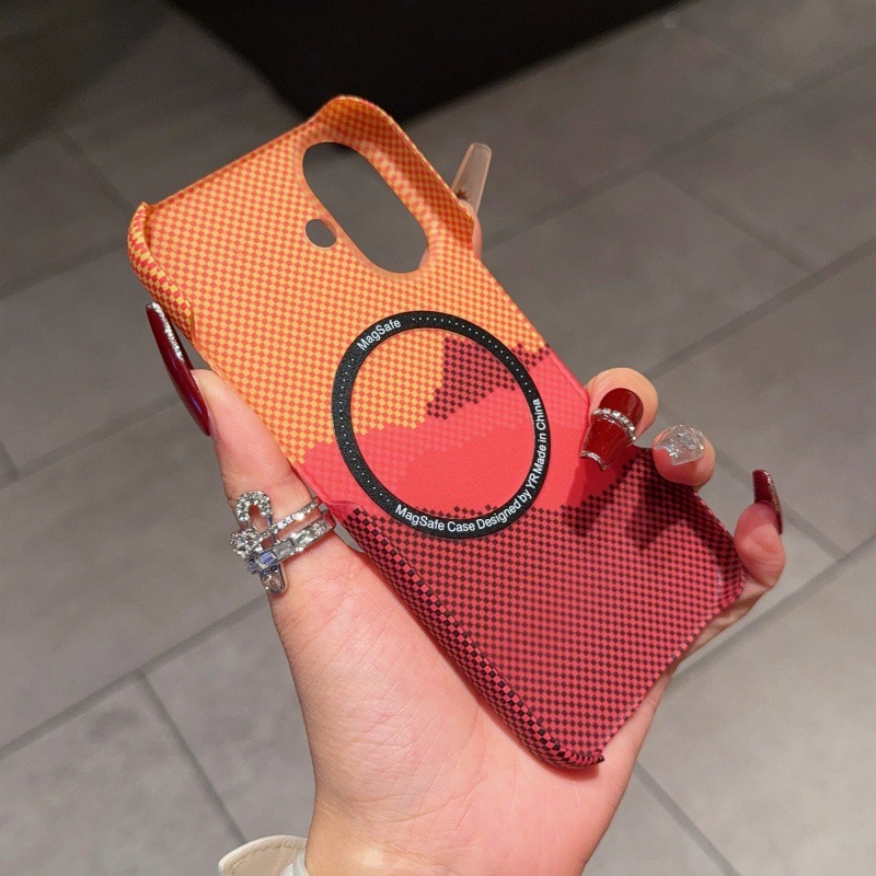 Magnetic Kevlar textured carbon fiber semi-enclosed matte protective case for iPhone16pro phone cases details Picture