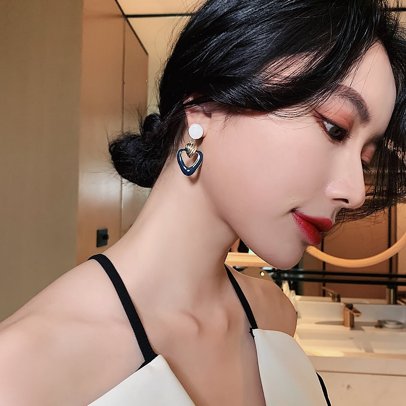 S925 Silver Needle retro Stud earrings, 2021 new trendy earrings, female Internet celebrity style earrings, exaggerated Korean earrings Application Scenario
