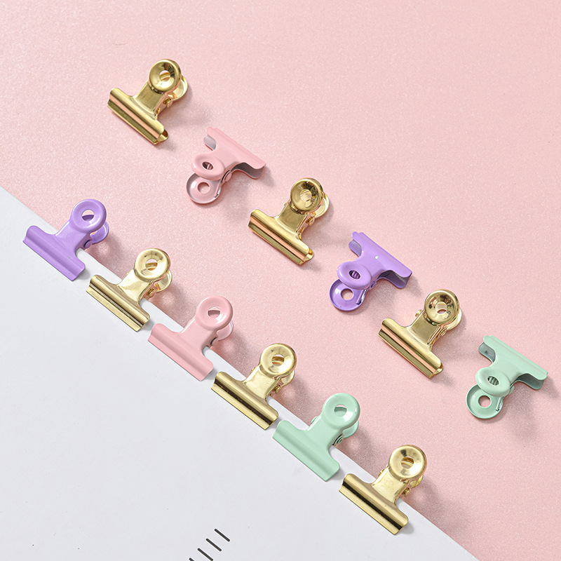 Wholesale macaron-colored paper clips of various sizes, cultural and creative office sets, mixed gold thumbtacks, ticket holders, binding and storage stationery Application Scenario
