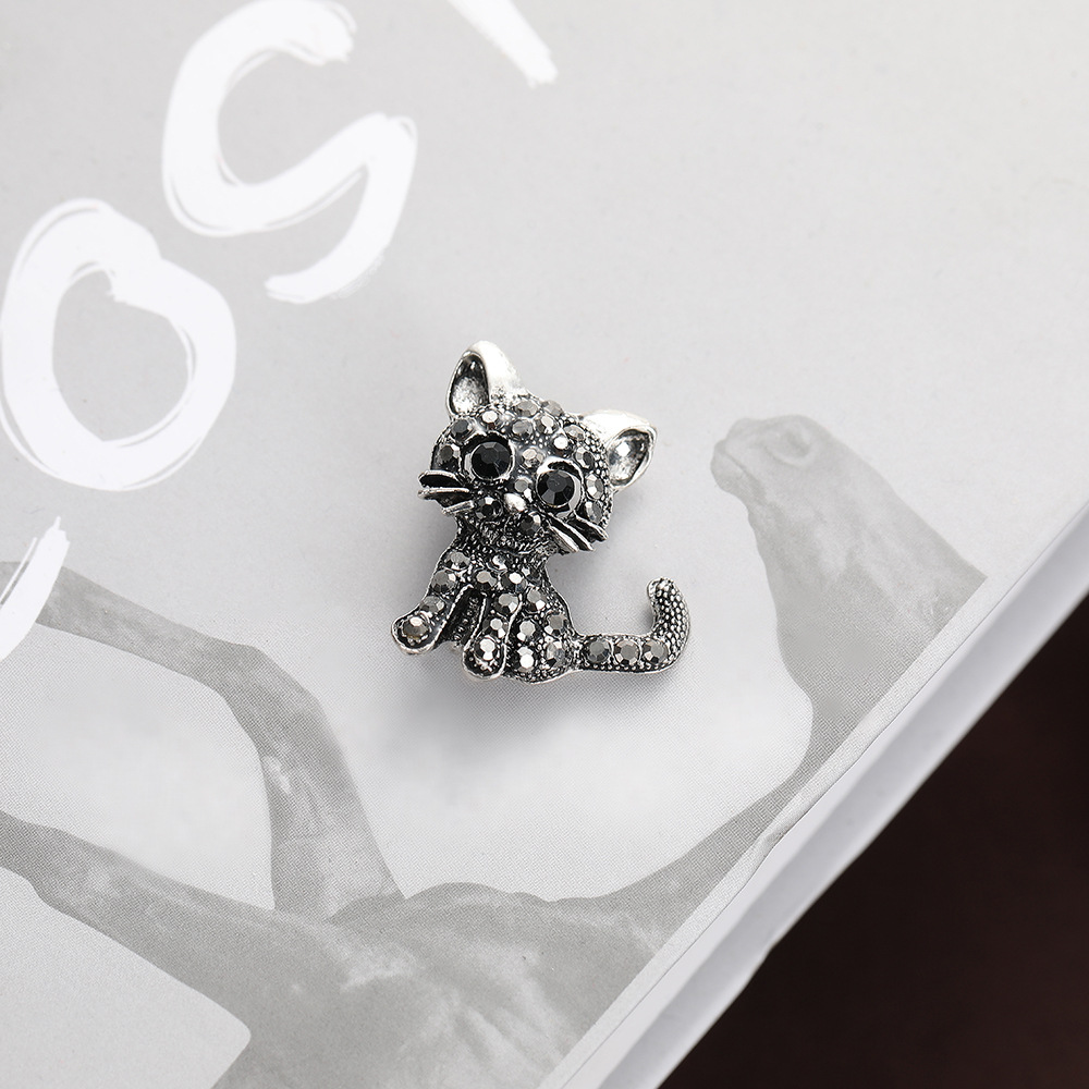 Aliexpress cross-border creative, fashionable and cute brooch, retro black cute little cat brooch, exquisite diamond-encrusted collar pin details Picture