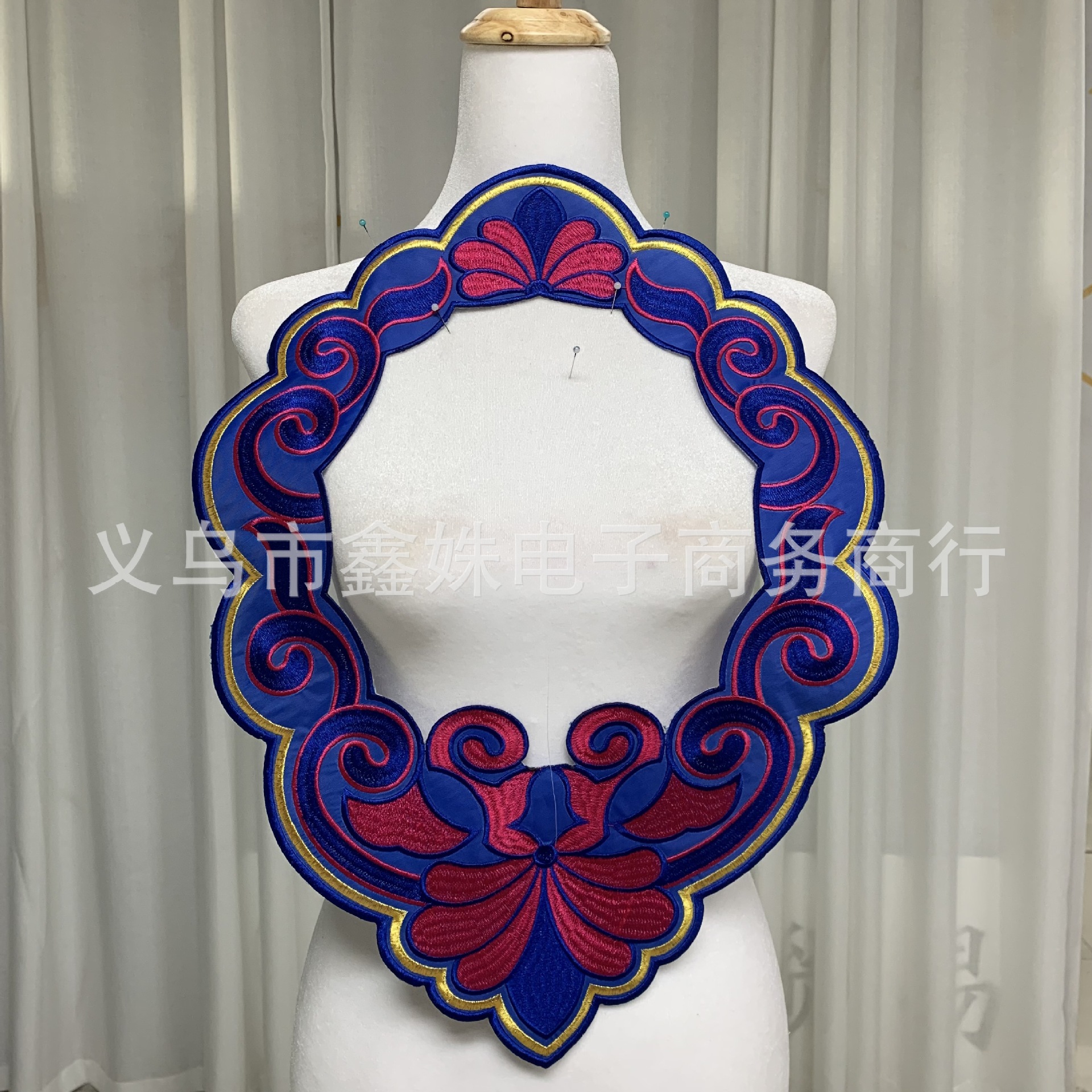 Large-sized embroidered fabric pasted on stage costumes, opera and animation accessories, and ironed with lace Specification image