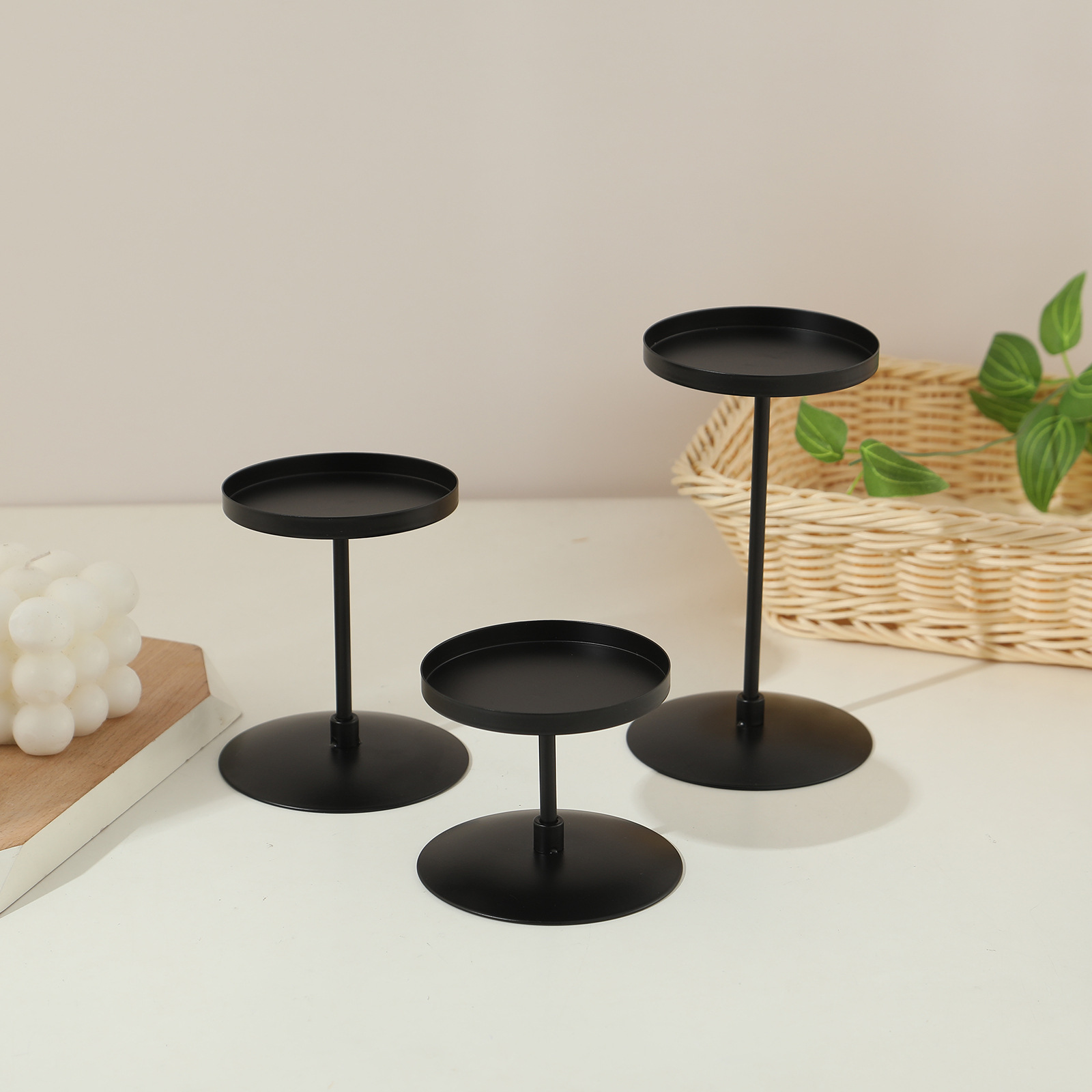 European Vintage Tray Candlestick Candle Base Amazon Cross-Border Candlestick Matte Disc Black Metal Iron Ornament Application Scenario
