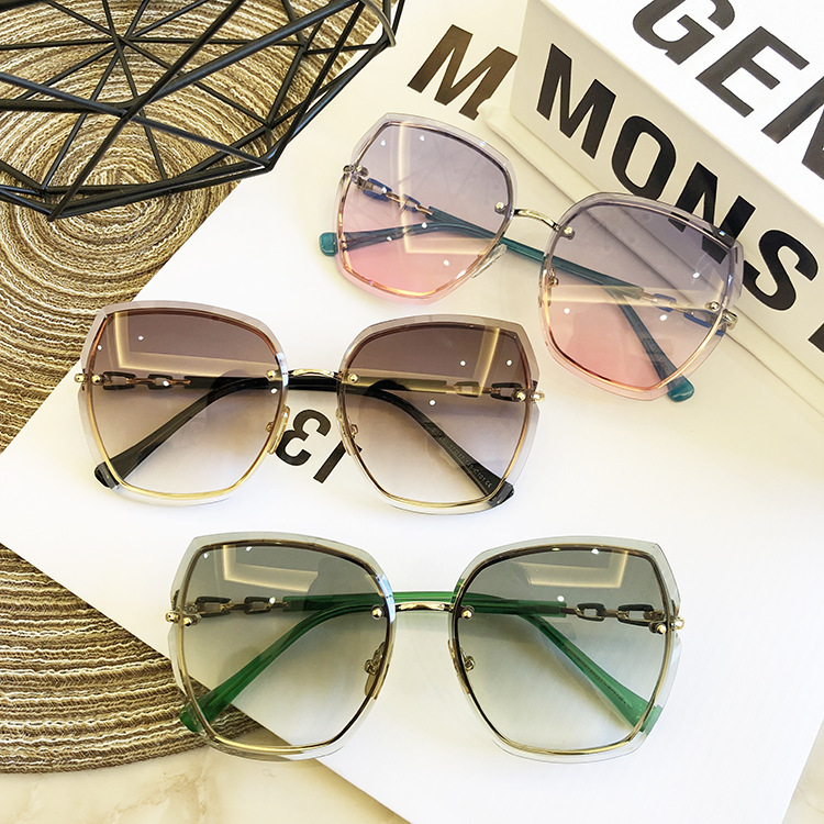 Wholesale of 21 new frameless sunglasses for women's fashion, large-framed trimmed round face UV protection sunglasses