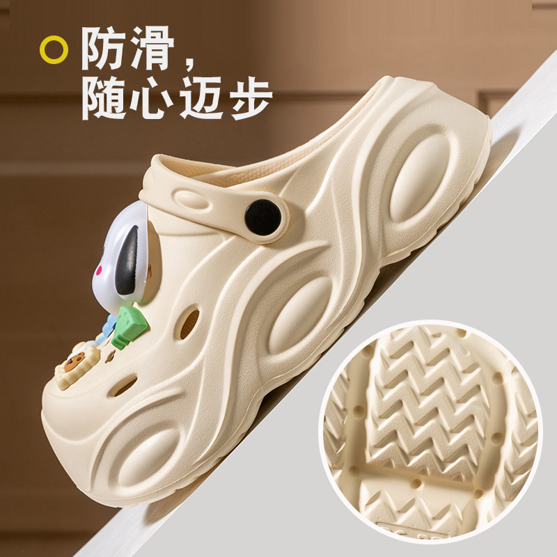 Thickened Croc Shoes Ladies Summer 2024 New Cartoon Outside Wearing Eva Step On Poo Feeling Non-Slip Baotou Beach Shoes Wholesale Application Scenario