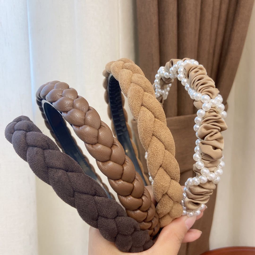 Milk tea and coffee-colored hair bands, fashionable sponge headbands, high top hairpins, girl's twisted pearl hair bands, Japanese and Korean hair accessories details Picture