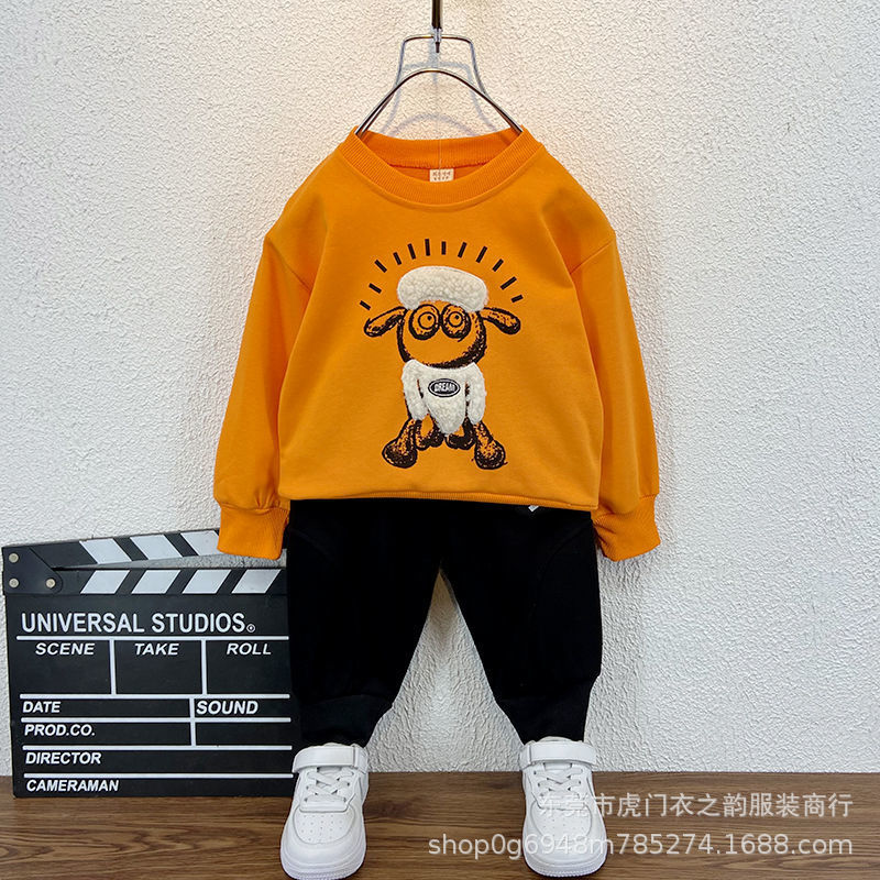 Autumn and winter new children's hoodie sets are available at street stalls for export. Wholesale of two-piece Korean version round-neck hoodies for boys and girls Application Scenario