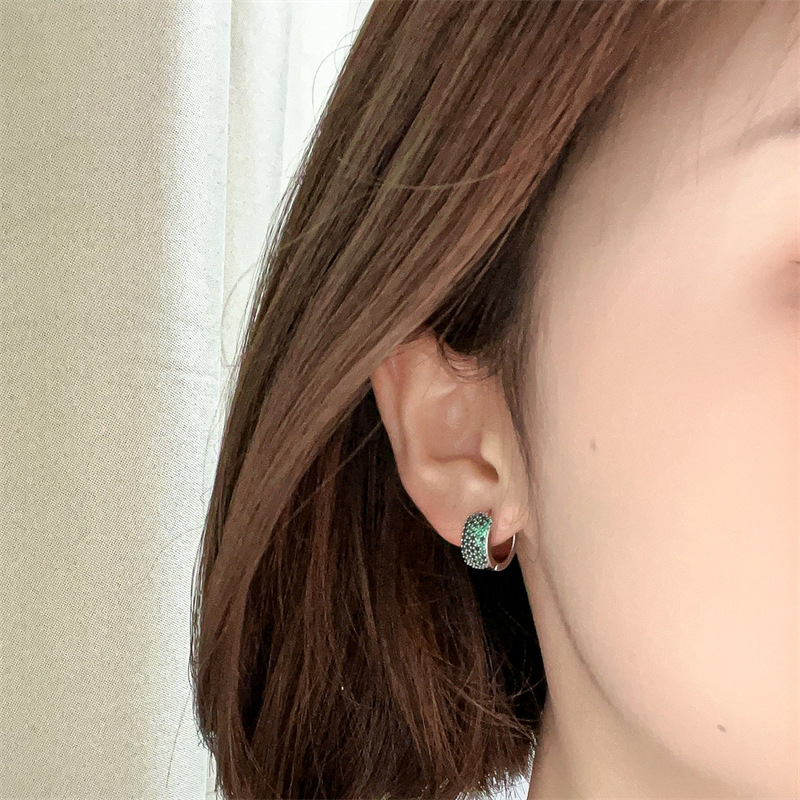Kashi Accessories' cross-border best-selling, simple and fashionable ear buckles, European and American style gold-plated colored zircon earrings, stud earrings for women Application Scenario