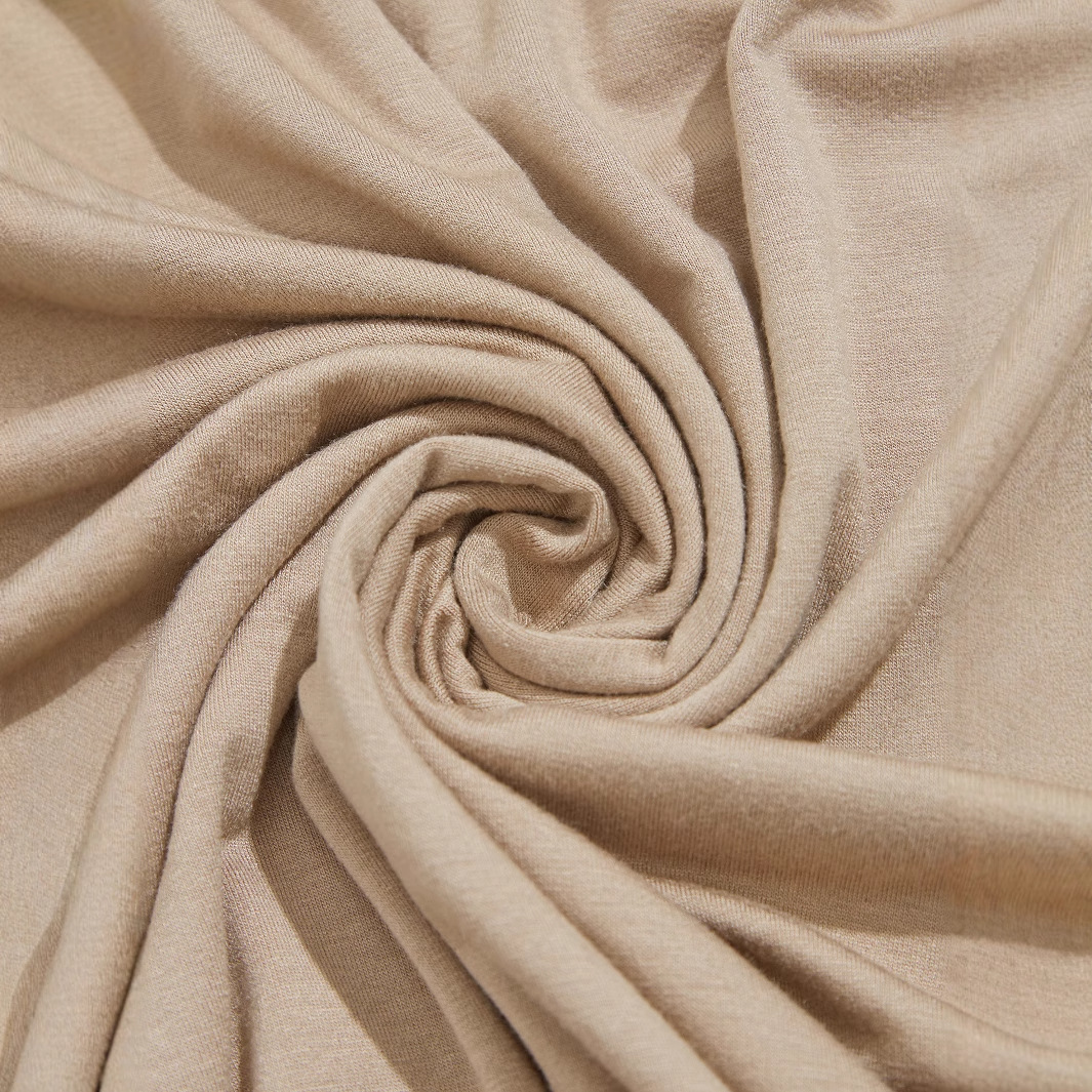 The European and American dress is sexy and pure, with a slimming and form-fitting look. It features a peach-hip halter dress and a high-end women's long dress Application Scenario