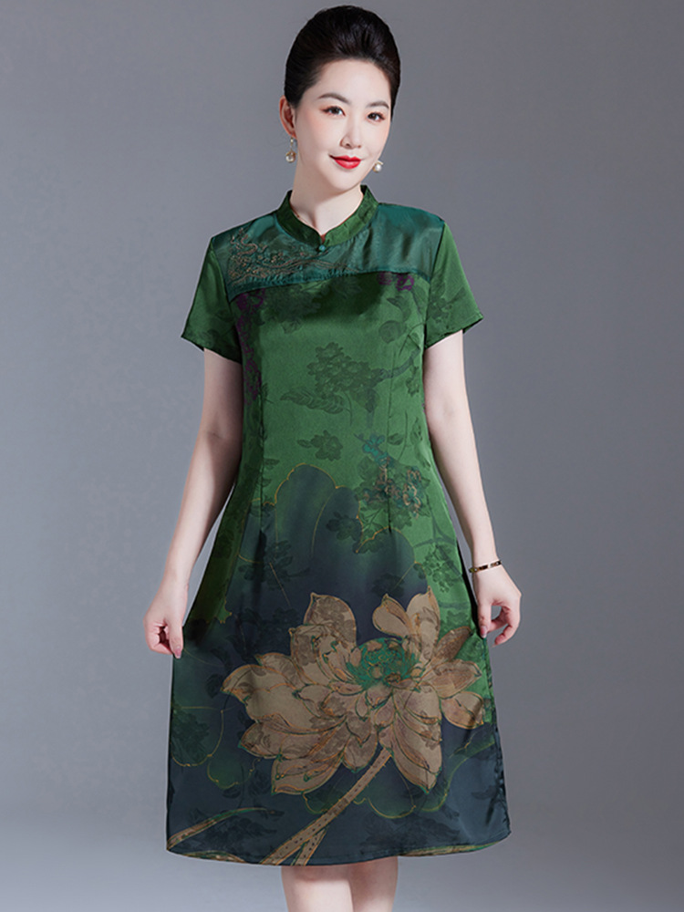 Silk dress 2024 Summer new style mulberry silk short-sleeved new Chinese-style cheongsam collar mid-length dress Middle-aged mom dress details Picture
