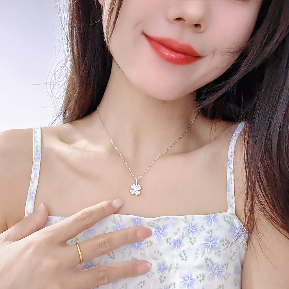Korean Super Fairy Zircon Choker Sweet Niche Clavicle Chain Tide Light Luxury Necklace Korean Personality Four Leaf Petal Pendant