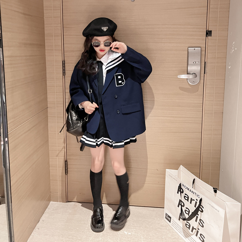 Wholesale of the 2022 new Spring and Autumn Girls' Suit, pleated short skirt and shirt three-piece set for Zhongda Children, trendy and cool