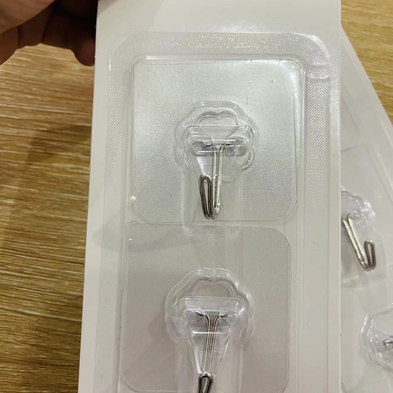 【 Zone 2-6 】【3 Clear 】 Adhesive hooks 320 per box, 3 transparent adhesive hooks, daily household adhesive hooks, bathroom hooks, no need for drilling, kitchen hooks, 1 yuan supply Application Scenario