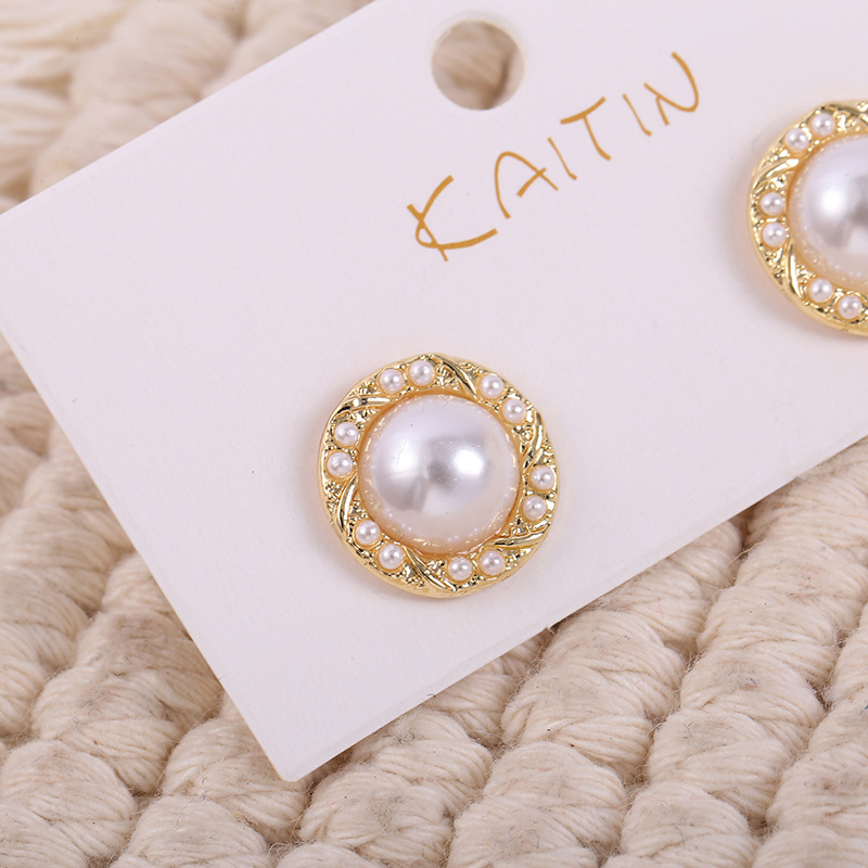 Retro Chanel style light luxury earrings, summer new silver needle stud earrings, feminine pearl niche earrings and pendants, cross-border Specification image