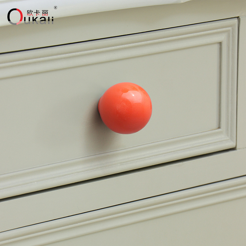 Simple colored ceramic cabinet doors, cabinet and wardrobe doors, drawers, round single-hole handles, bottle cap handles, small handles Application Scenario