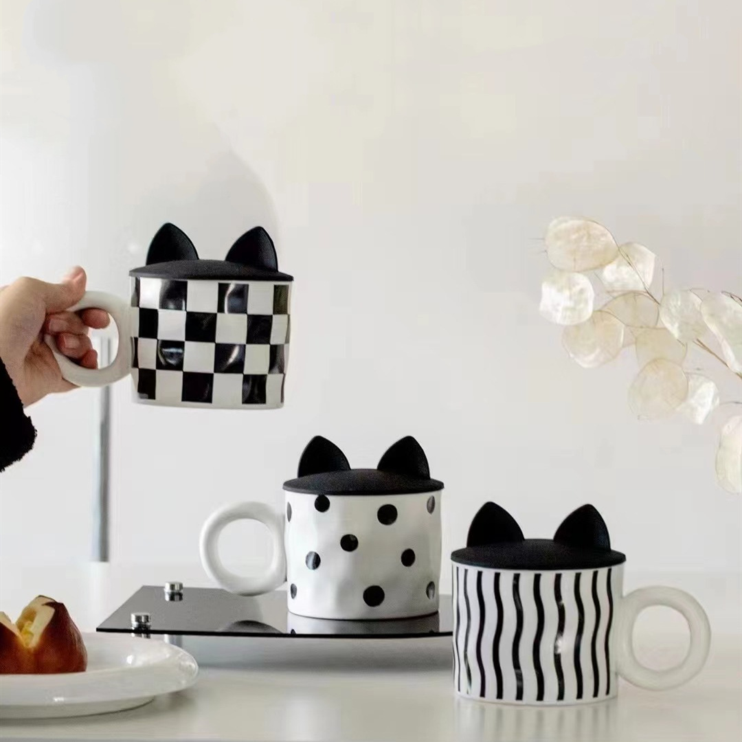 Checkerboard retro mug with lid, ceramic water cup, office women's design sense, niche cup, creative coffee cup