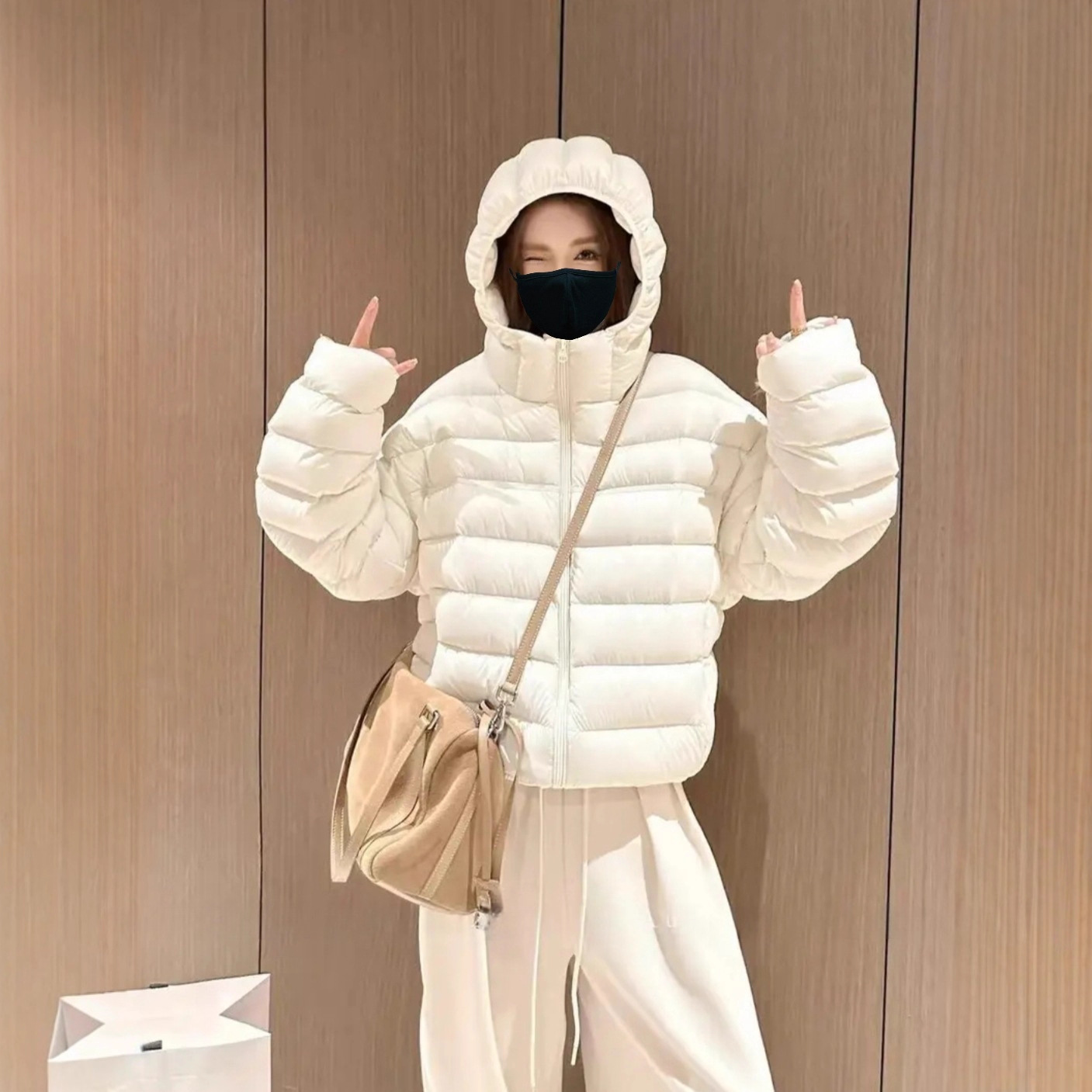Big Head Huadong's new down jacket with ribs for women, light and thin cream puffs, short white duck down warm hooded coat for petite women
