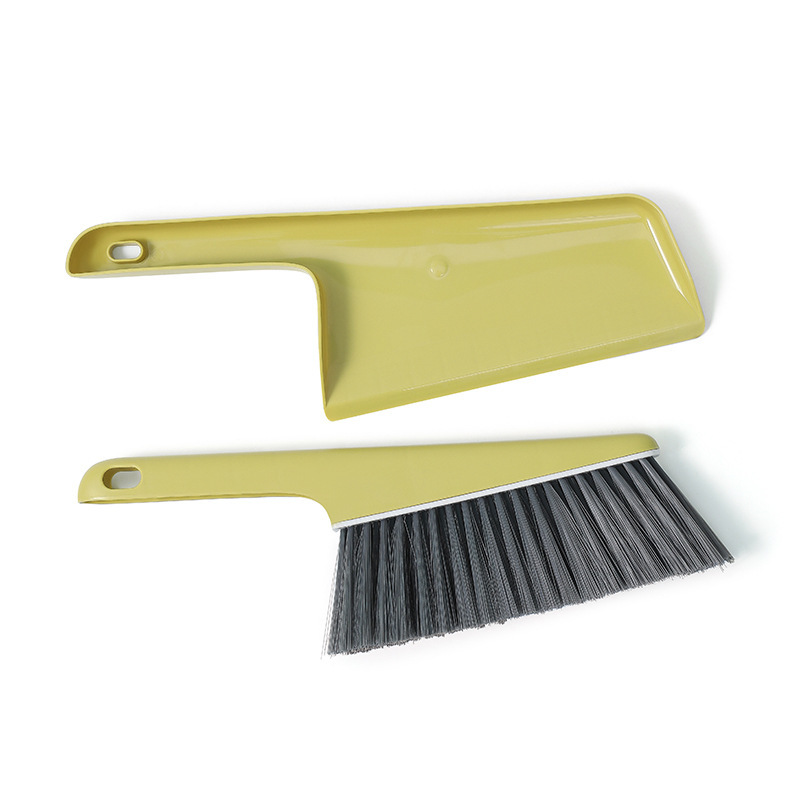 Household bed sofa dust removal brush and desktop dust cleaning brush Application Scenario