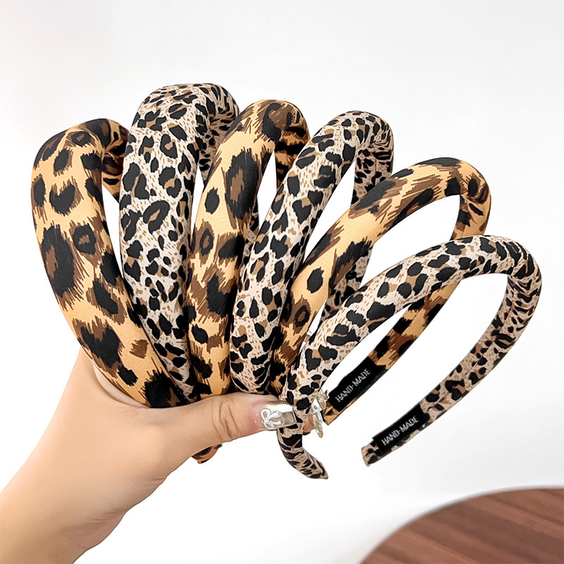 Retro leopard print fabric hair band, cross-border new high top headband, stylish and fashionable hair clip, niche high-end hair accessory Specification image