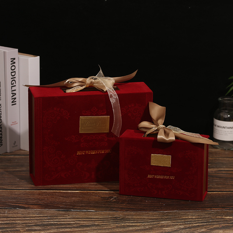 Retro light luxury large bow gift box, retro wedding candy box, hand-held box, velvet souvenir return box details Picture