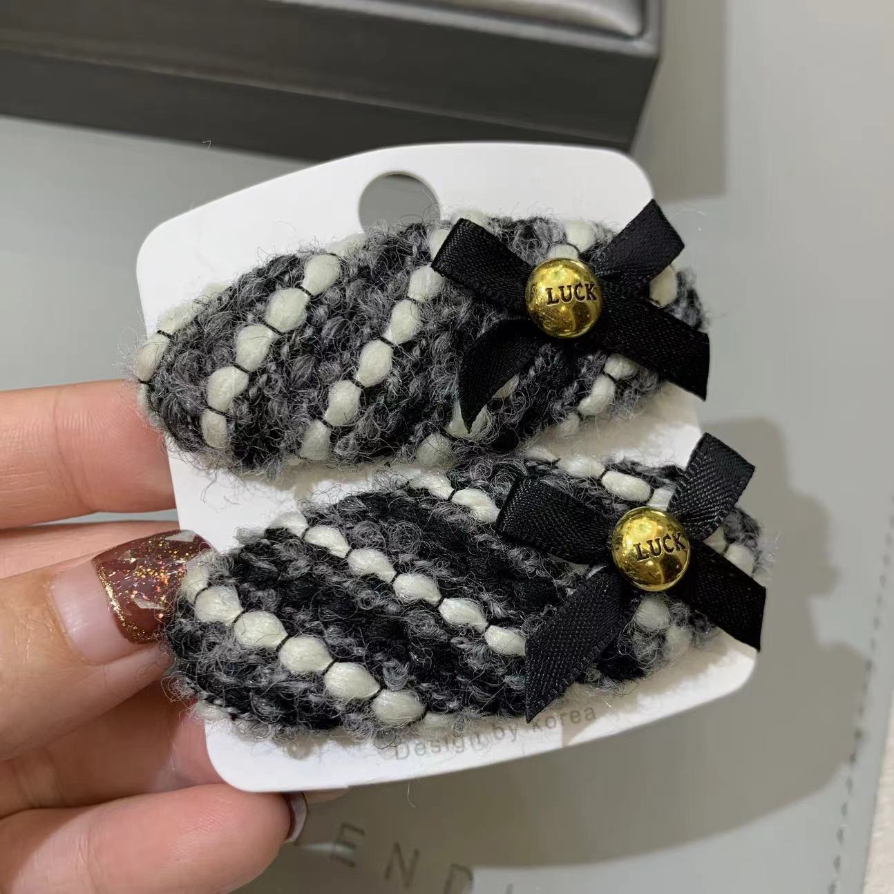 【 Fanzhi 】 New retro chanel-style woolen bow hair clips, bangs, BB clips and hair accessory clips from South Korea Application Scenario