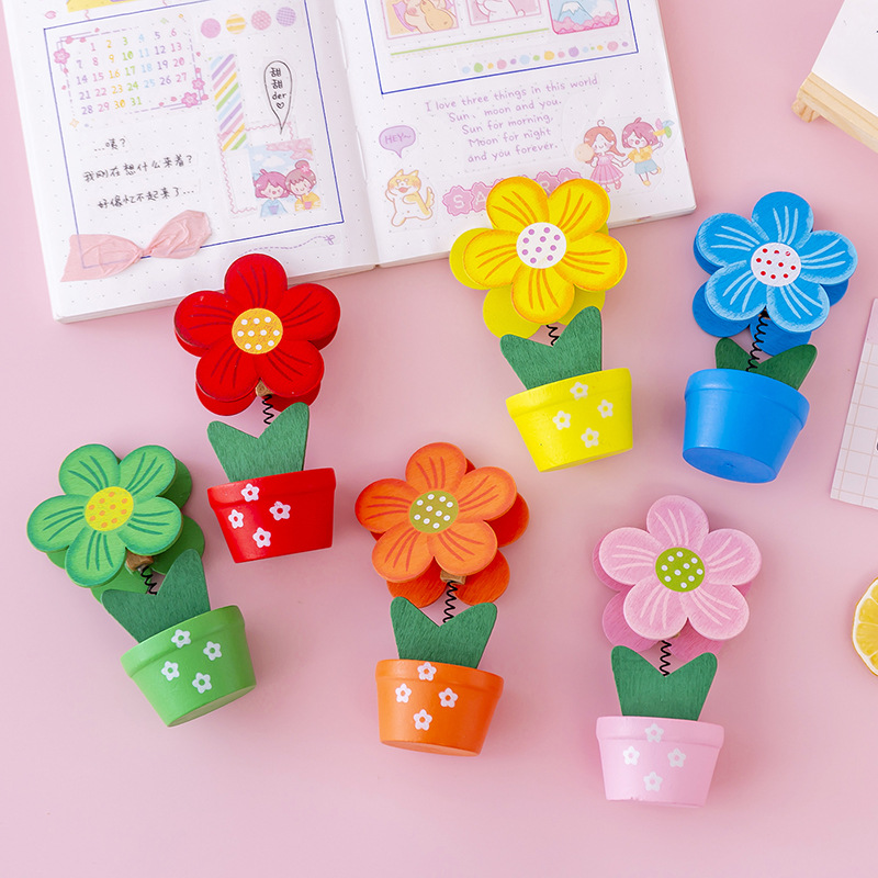 Cartoon wooden flowers Card holder Note Holder Message Holder Photo holder Wholesale source of wooden crafts Application Scenario