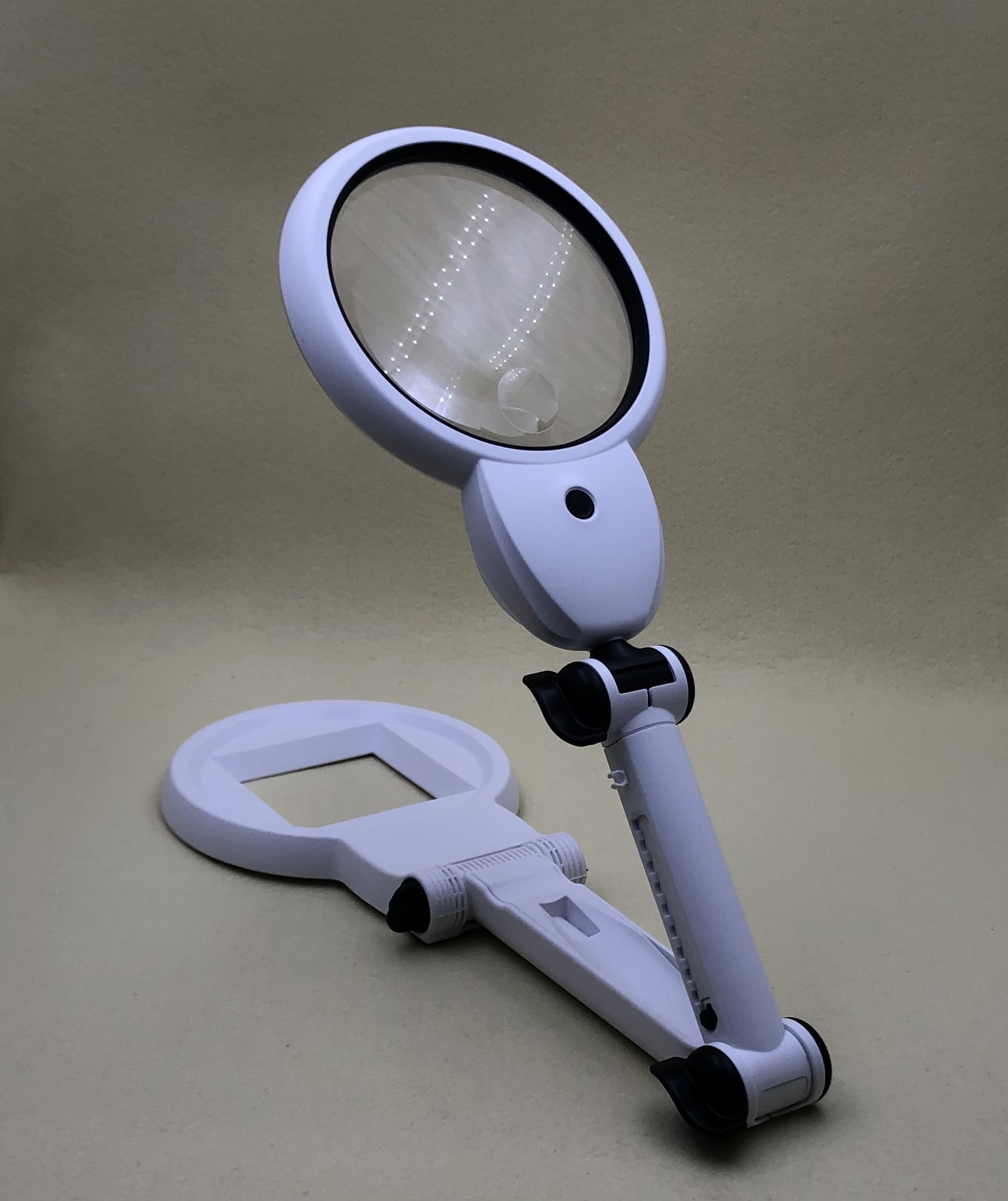 New 3B-1F folding handheld desktop with 18 LED lights, magnifying glass strap, mother mirror gift, magnifying glass for the elderly Specification image