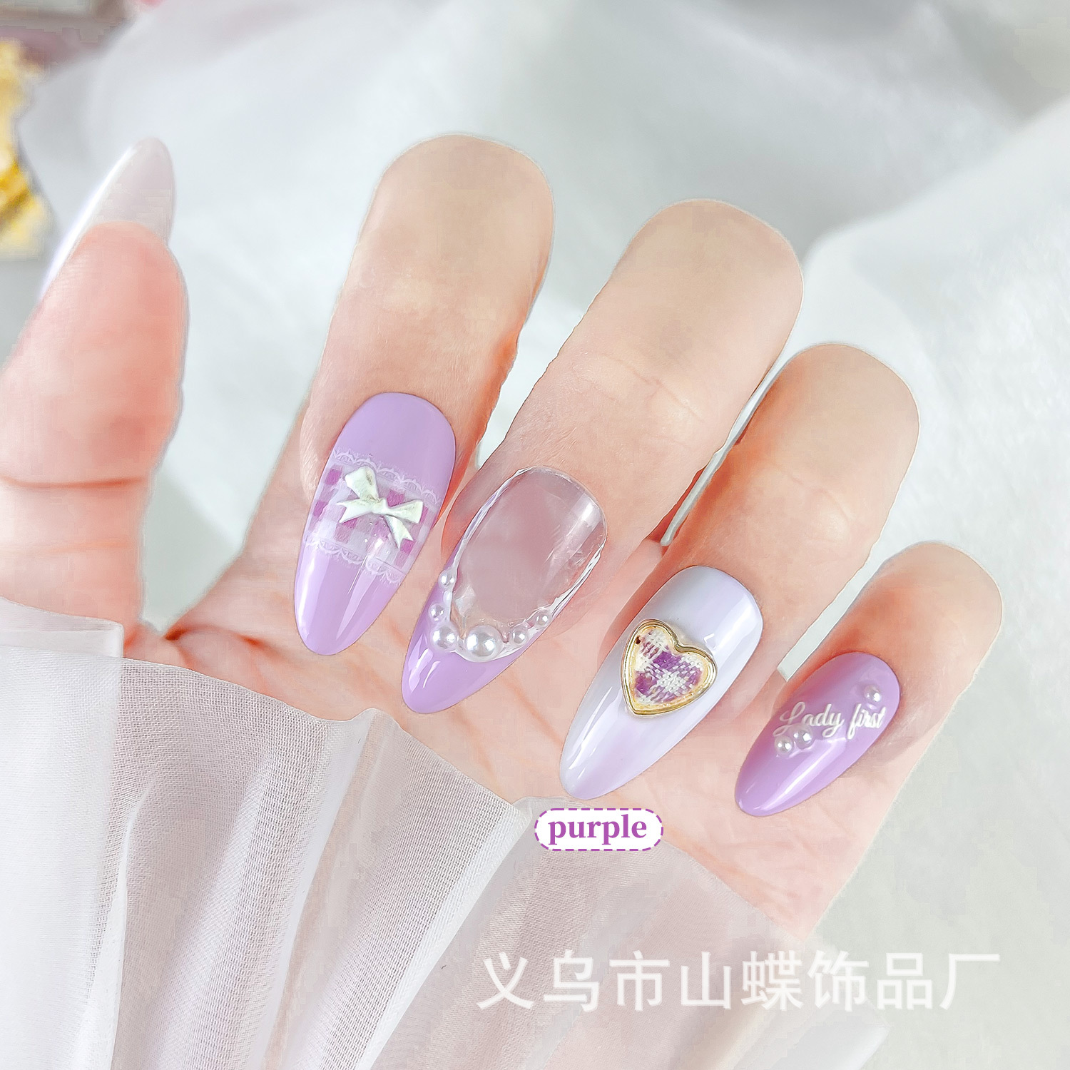 格纹爱心美甲产品图