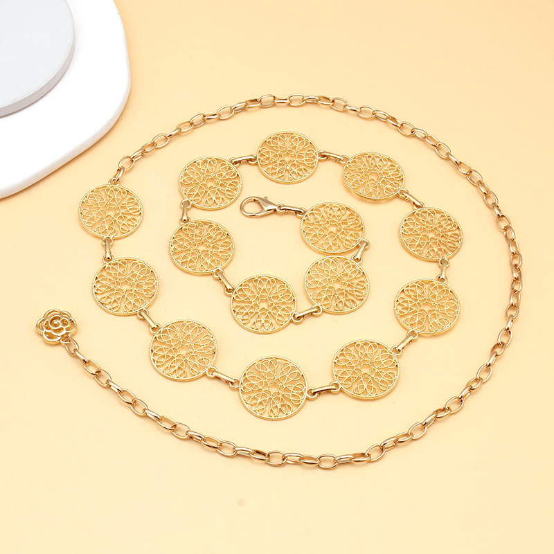 Spring and summer hook-adjustable waist chain for women, a fashionable European and American metal chain that pairs well with dresses and sweaters to decorate the body chain Application Scenario
