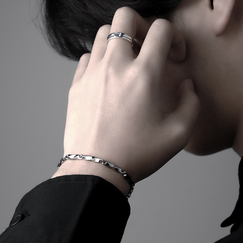 Douyin's best-selling Mobius titanium steel bracelet, men's bracelet, niche cold style bracelet, couple jewelry wholesale and distribution details Picture