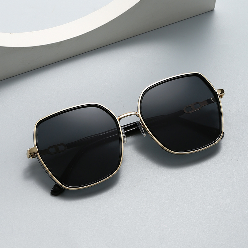 韩版方形墨镜女夏高级感大框显脸小2025新款开车防紫外线太阳镜